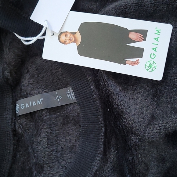 Nwt GAIAM ultra soft plush velour pullover - Picture 2 of 3